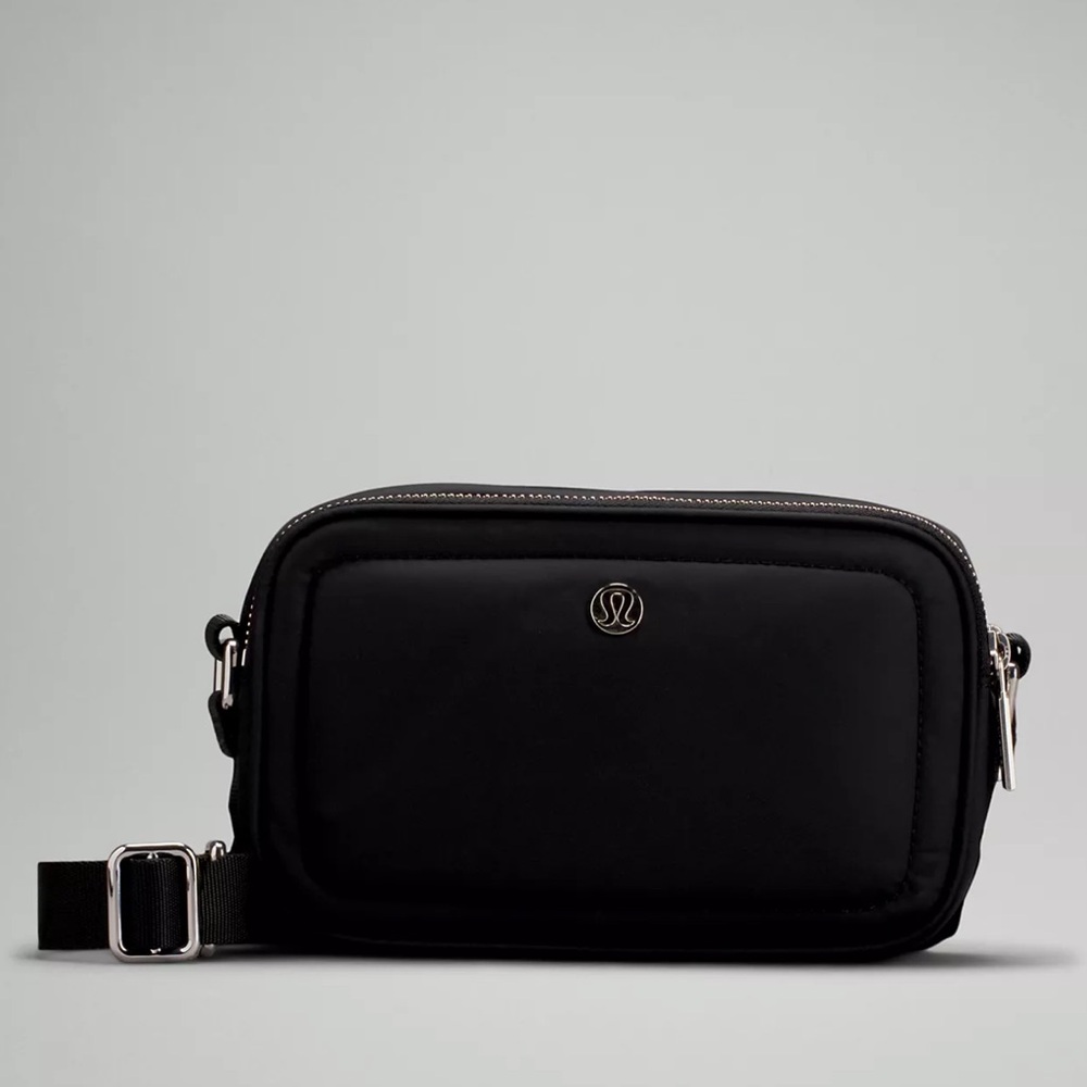 Lululemon Camera Bag Double Zipper Crossbody Bag in Black